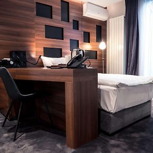 Comfort Queen Room